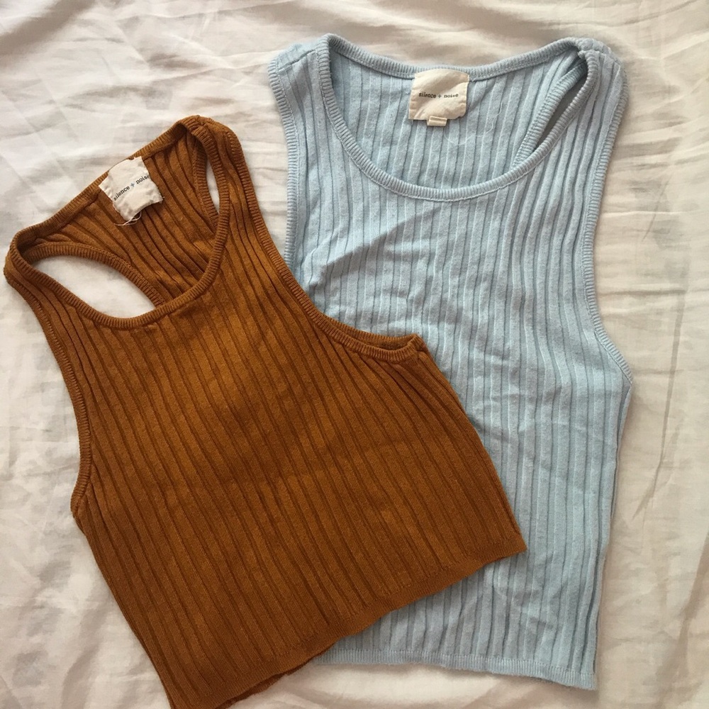 Razor back tank tops🌞